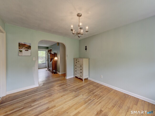 Building Photo - 384 Woodland Rd
