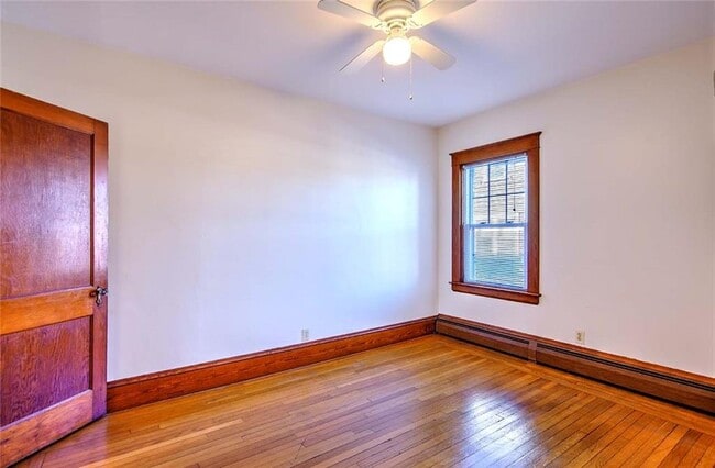 Building Photo - 910 Hope St