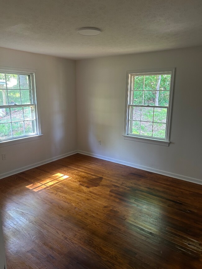 Building Photo - 1103 Ashbourne Dr