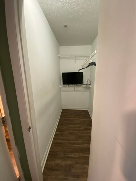 Building Photo - 1221 University Ct