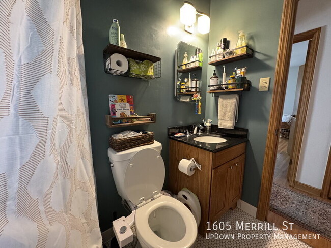 Building Photo - 1605 Merrill St