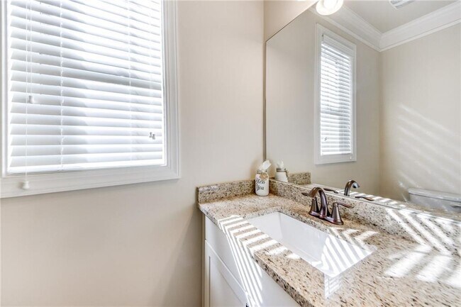 Building Photo - 2616 Vintage Dr