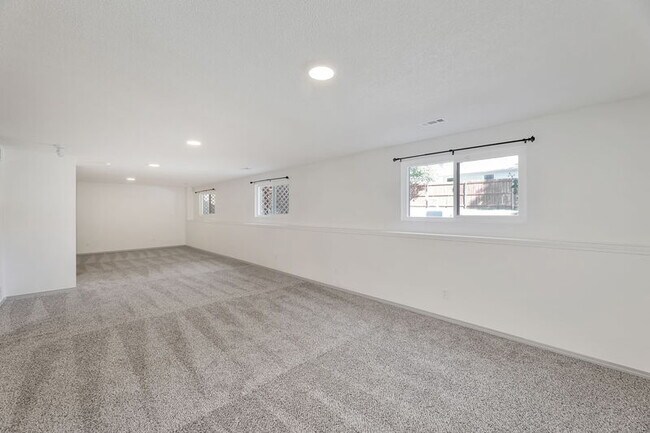 Building Photo - 1230 S Ridgehurst Cir