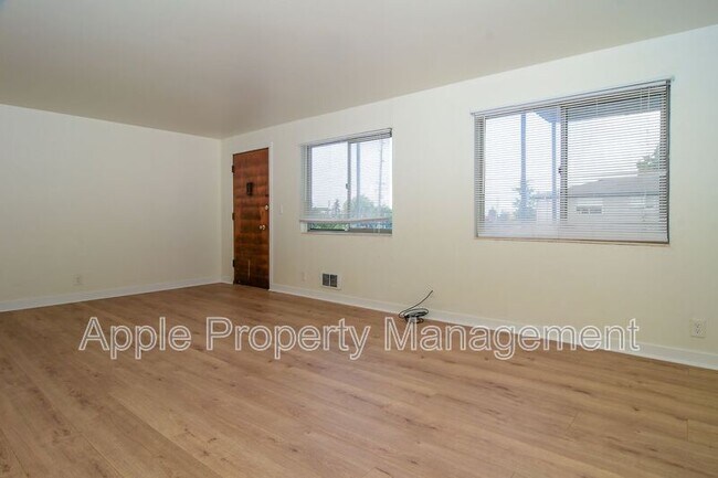 Building Photo - 9244 Greenwood Ave N