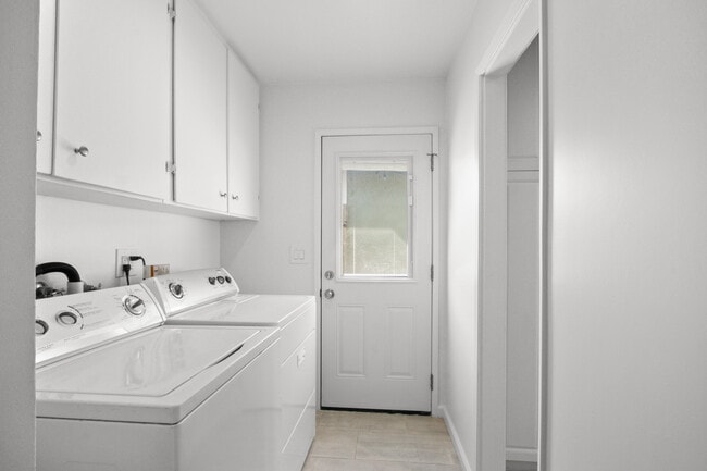 Laundry Room - 1565 Santa Ana Ave