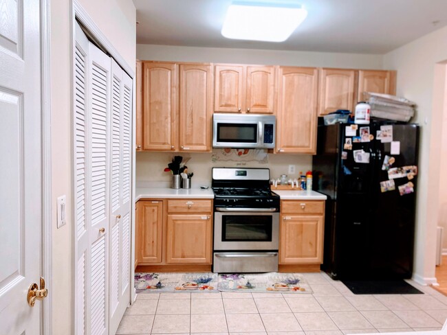 Kitchen-2 - 6216 Westchester Park Dr