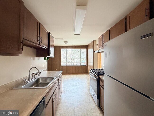 Building Photo - 8717 Hayshed Ln