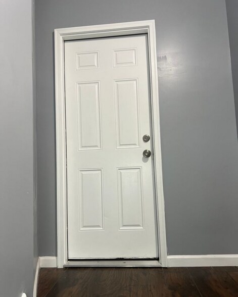 Building Photo - 106 Vermont Ave