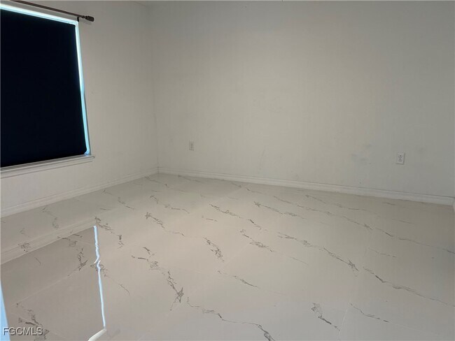 Building Photo - 213 NW 9th St