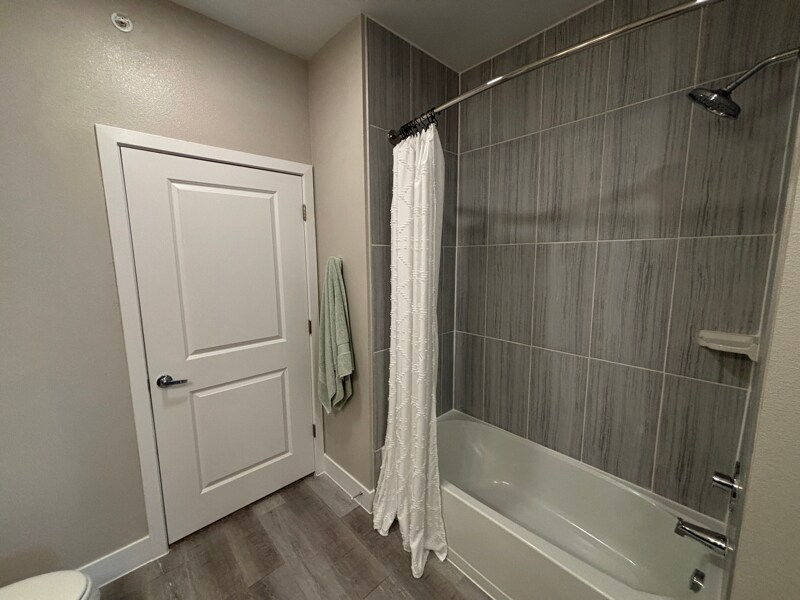 Building Photo - 502 Commercial Lp