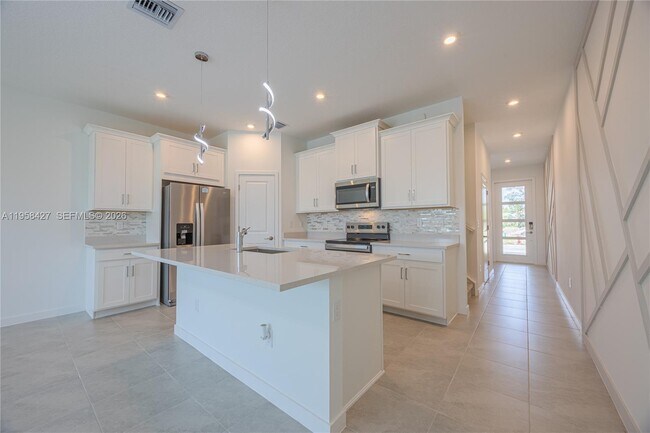 Building Photo - 7040 Channing Ave