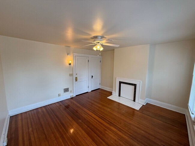 Building Photo - 2112-2120 Indianola Ave.