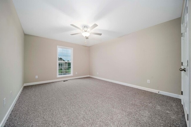 Building Photo - 103 Acorn Wy