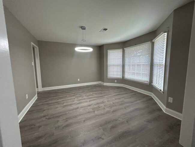 Building Photo - 4031 Sawgrass Dr