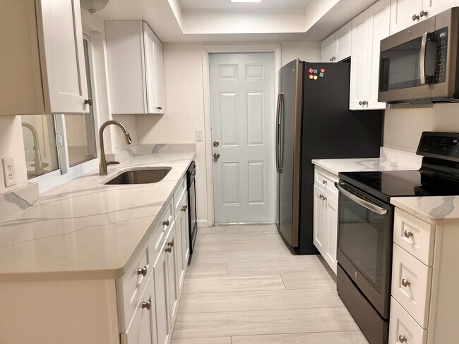 Building Photo - 2420 Briar Oak Cir