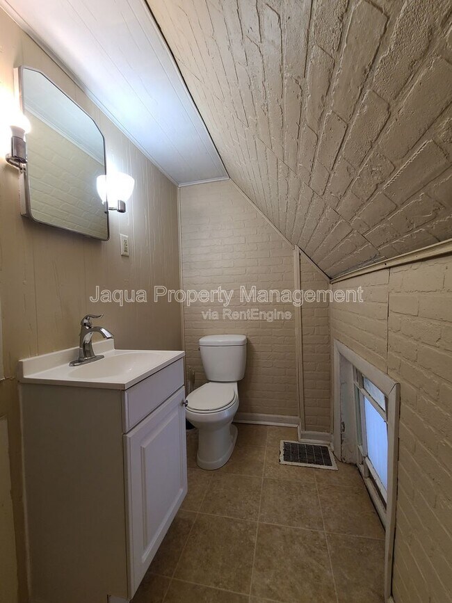 Building Photo - 621 State St