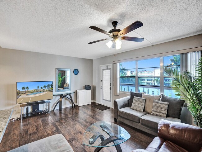 Building Photo - 3014 Cornwall A