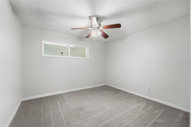 Building Photo - 525 Oak Haven Dr
