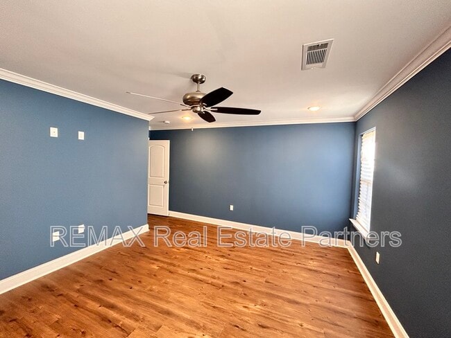 Building Photo - 9 Canyon Oak
