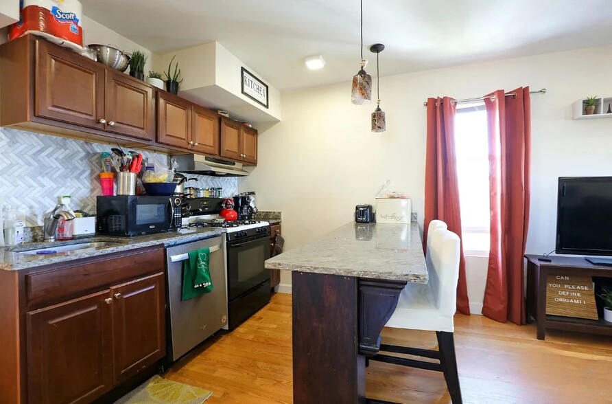 Primary Photo - 21 Weitz St
