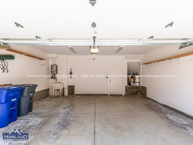 Building Photo - 7726 Ivanhoe Ave