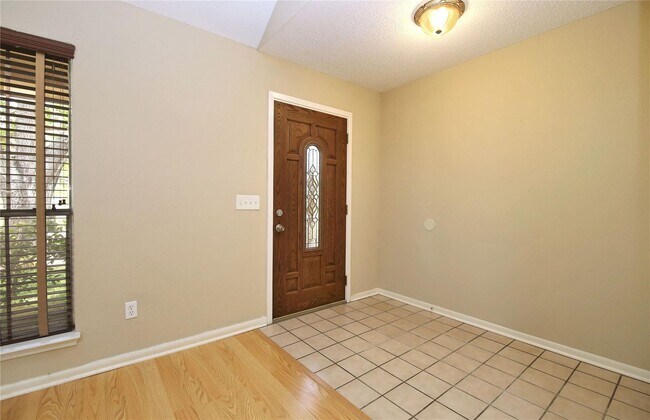 Building Photo - 18203 Brooknoll Dr