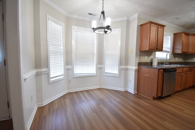 Building Photo - 4 Bedroom 2 Bathroom Coming Soon In Stonewall