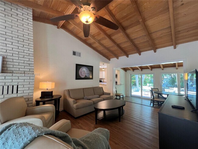 Building Photo - 500 S Riverside Dr