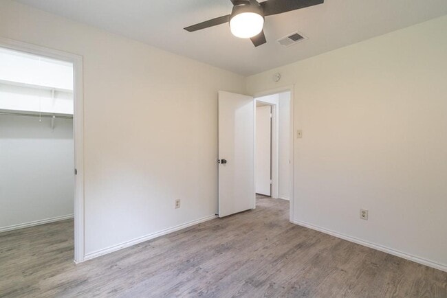 Building Photo - 5703 Shreveport Dr