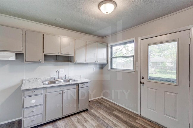 Building Photo - 7315 E 53rd St