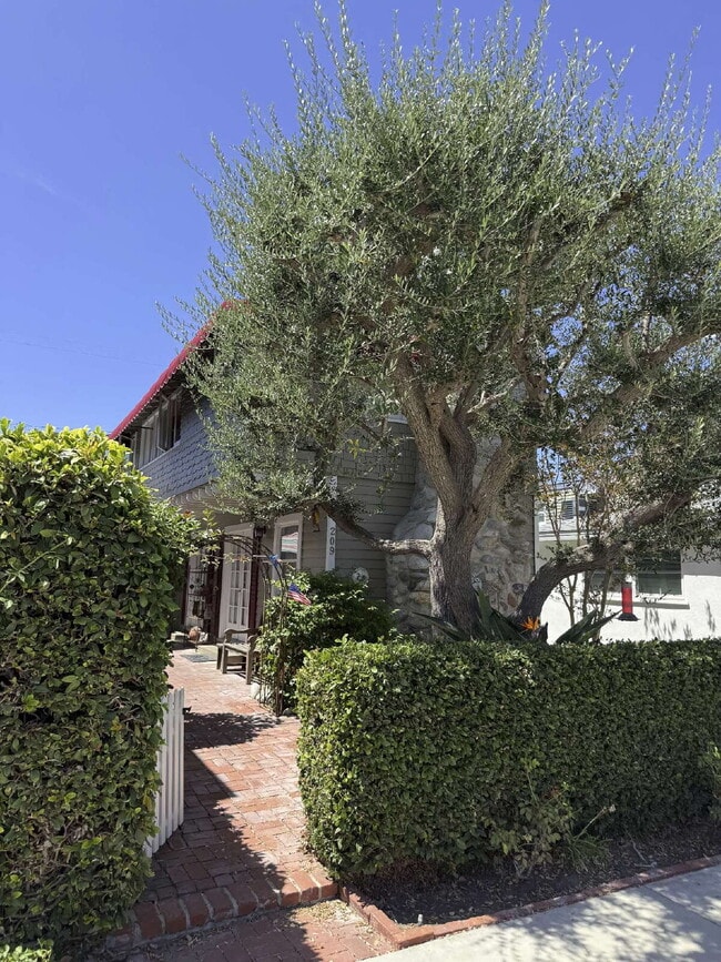 Building Photo - "Charming 4-Bedroom Classic Cottage & Cozy...