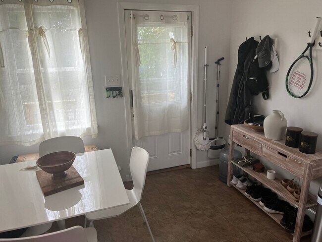 Building Photo - 102 Summer St