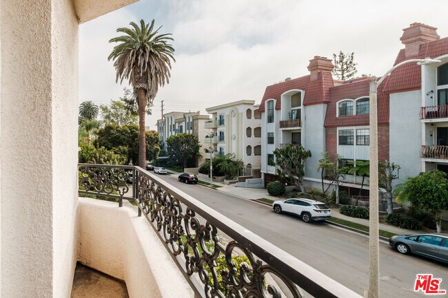 Building Photo - 2030 S Bentley Ave