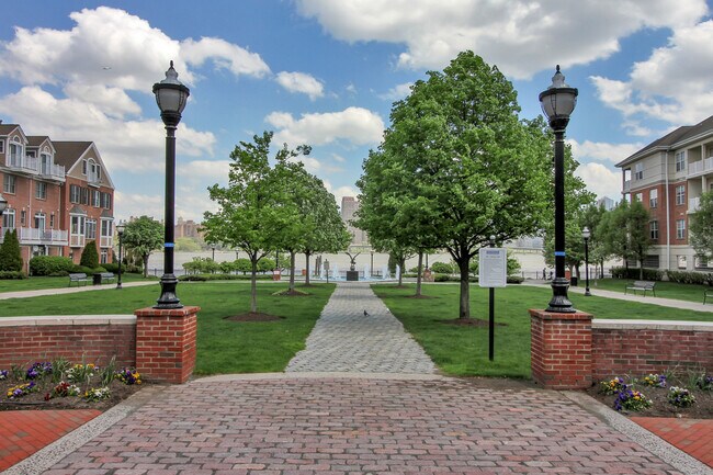 Building Photo - 360 Oswego Ct