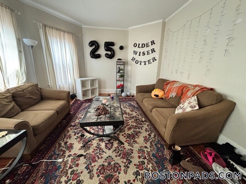 Building Photo - 74 Romsey St