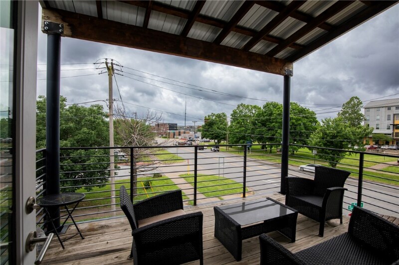 Building Photo - 390 W 5th St