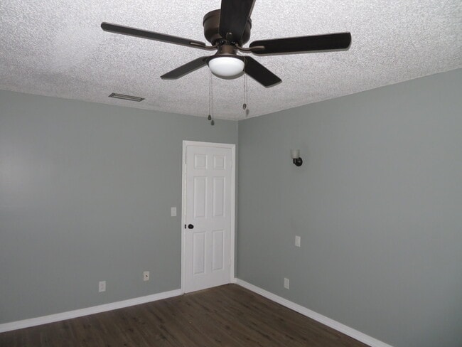 Building Photo - 135 Lake Carol Dr