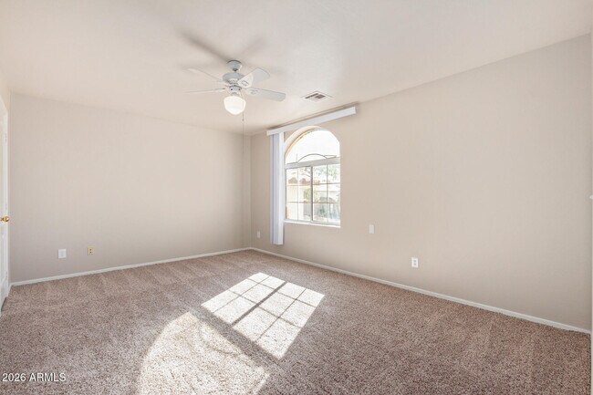 Building Photo - 5682 W Ross Dr