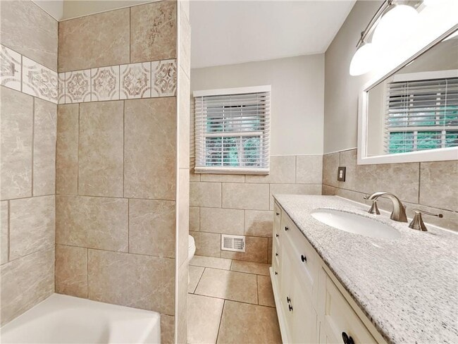 Building Photo - 3630 Winview Ct
