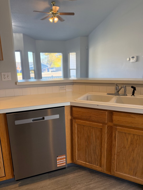 Building Photo - 607 Meadowbrook Dr