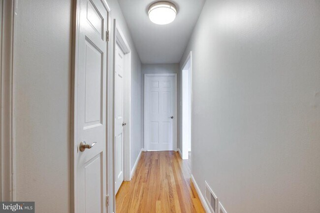 Building Photo - 1208 Forestwood Dr