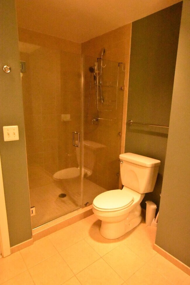 Building Photo - Chic, Contemporary 1 BD 1.5 BA Condo in the Mount Pleasant neighborhood of NW DC!!