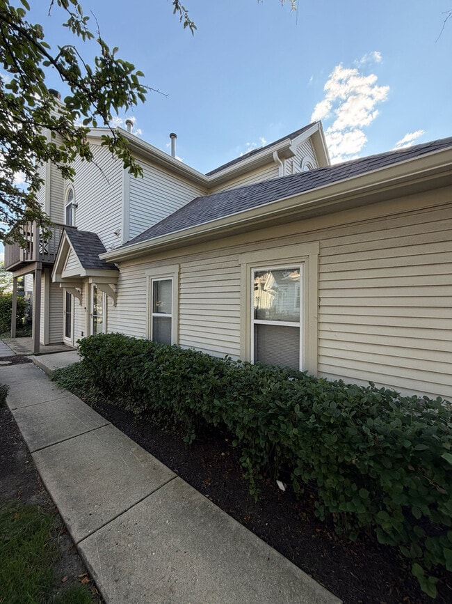 Building Photo - 1216 Tennyson Ln