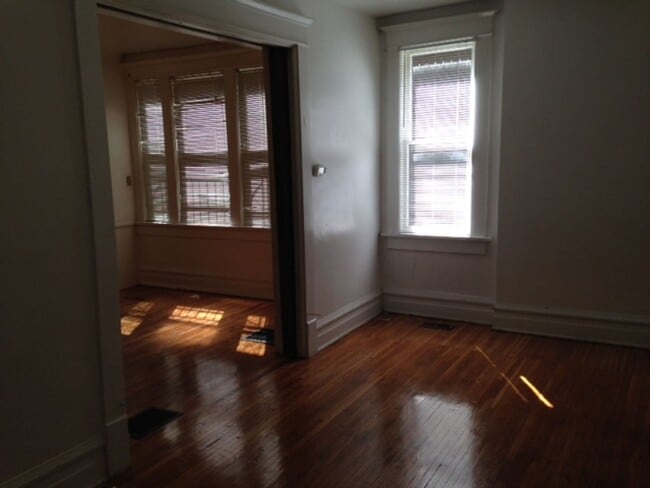 Building Photo - 233 E 18th Ave
