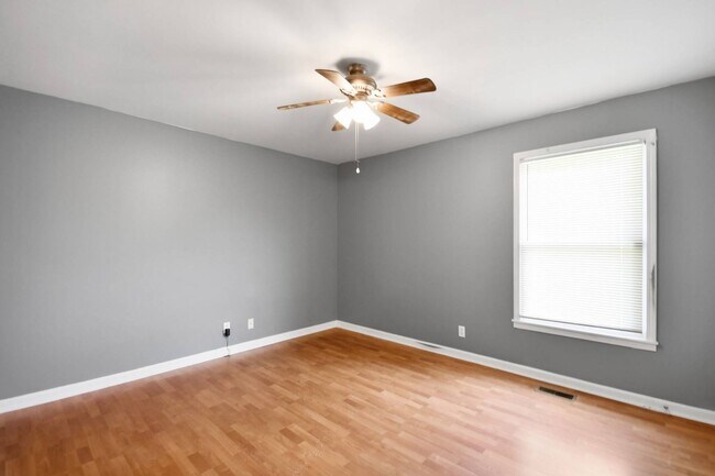 Building Photo - 1500 Sunshine Dr