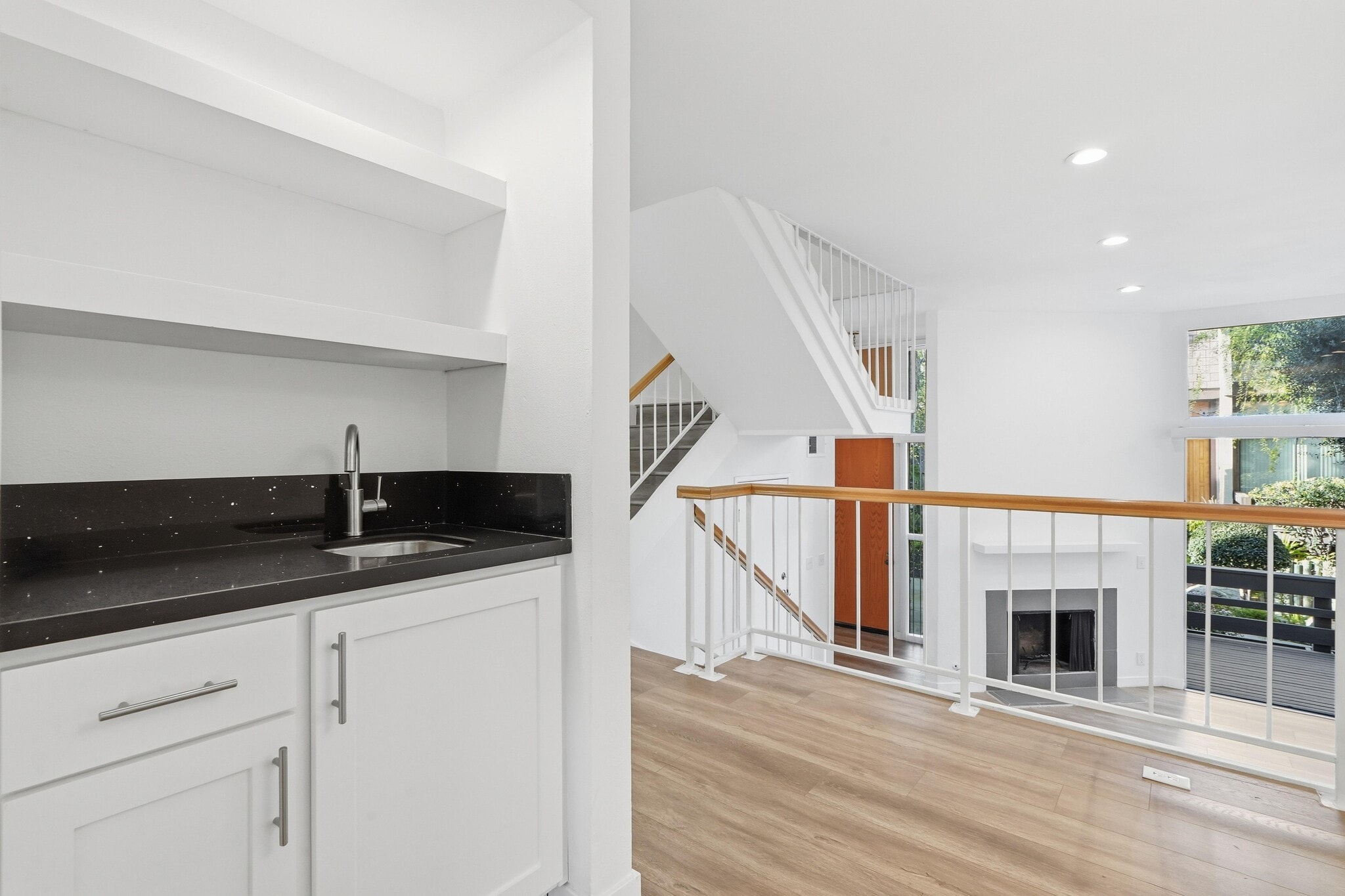 Building Photo - 9000 Vanalden Ave