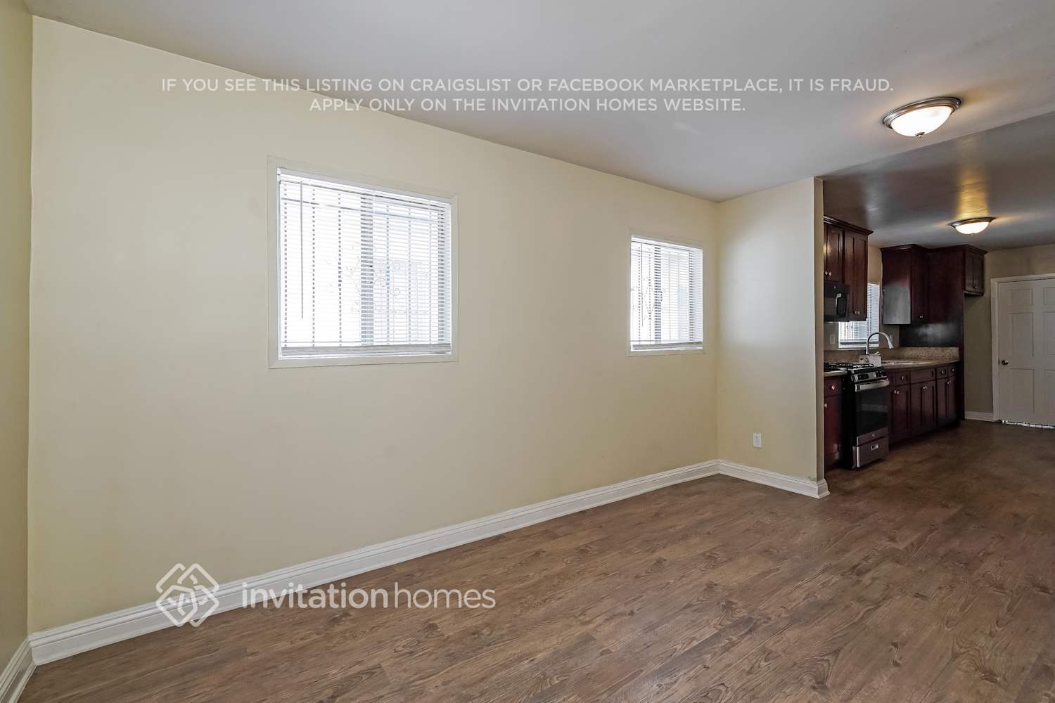 Building Photo - 1522 W 60th St