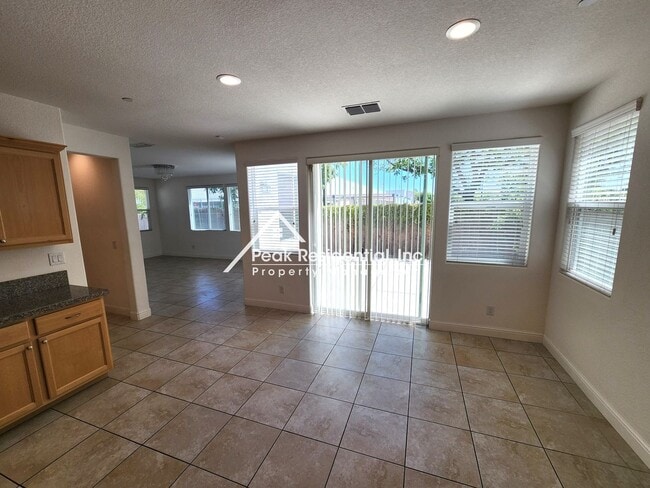 Building Photo - Very Nice 4bd/3ba Elk Grove Home in Gated Community!