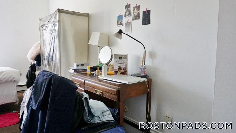 Building Photo - 854 Beacon St