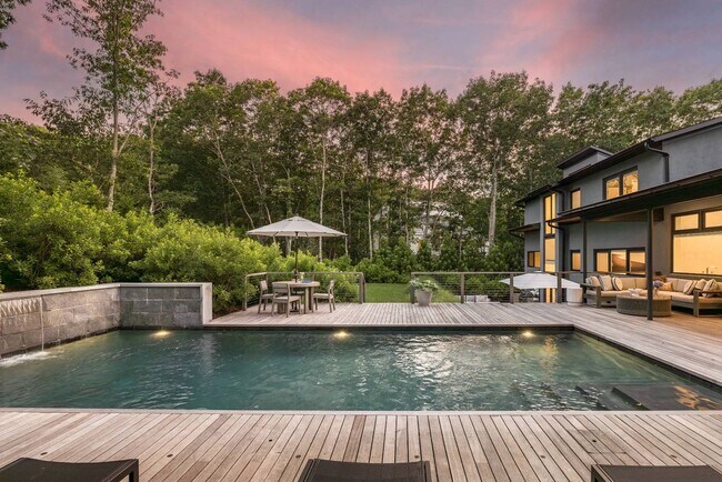 Building Photo - 32 Island View Dr W